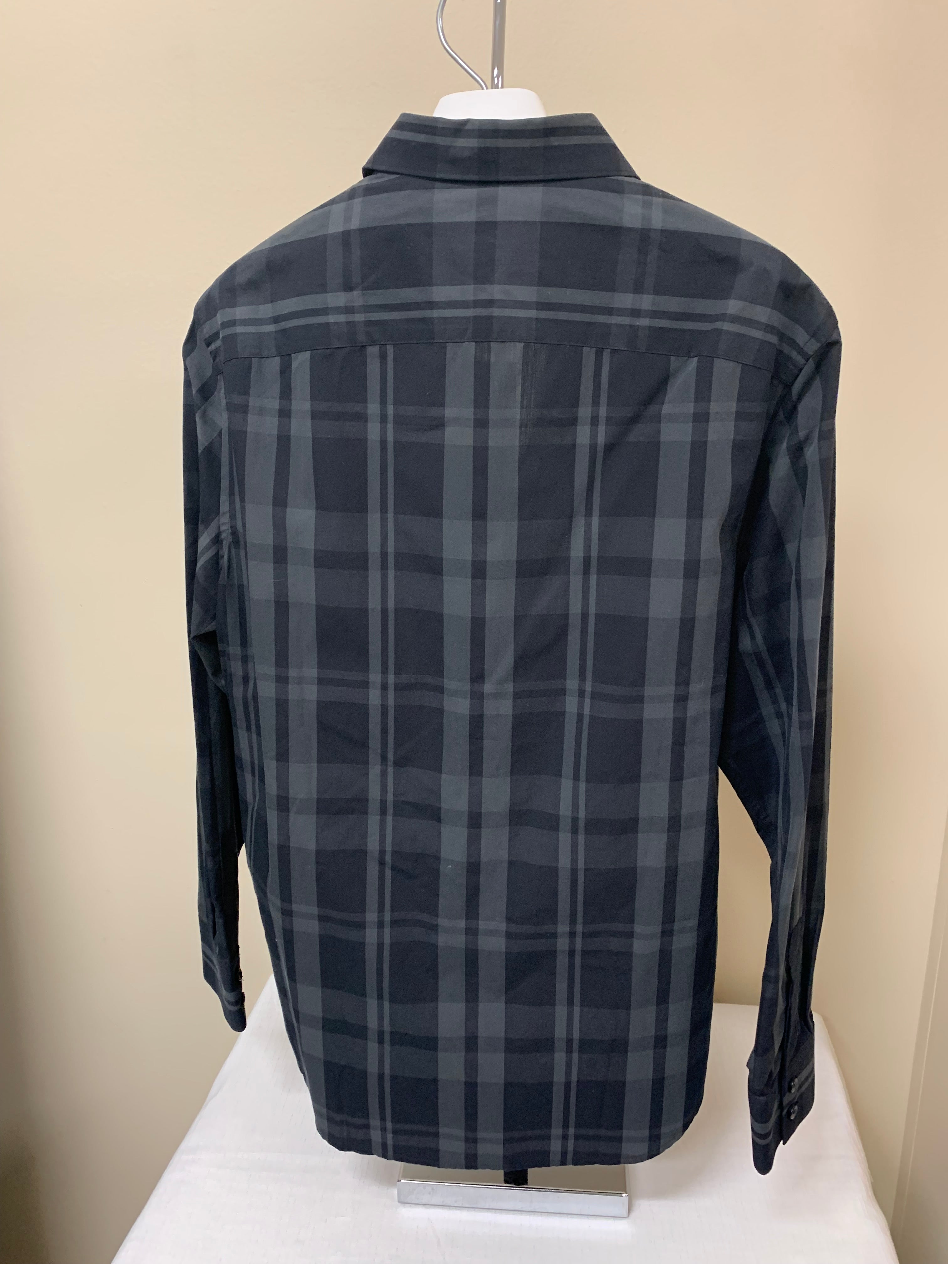 Claiborne Men's Long Sleeve Shirt / Size M