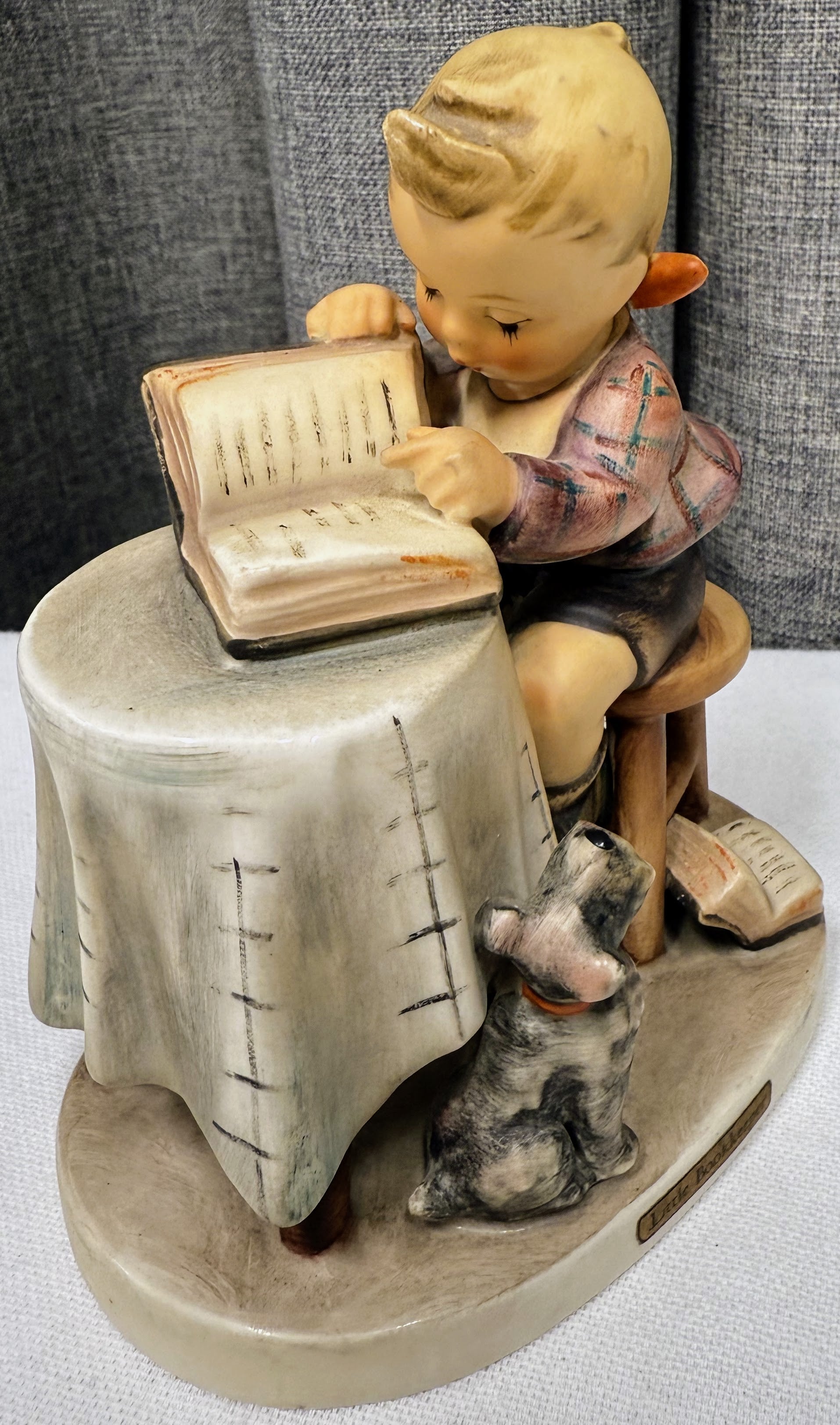 Goebel Hummel - Little Bookkeeper