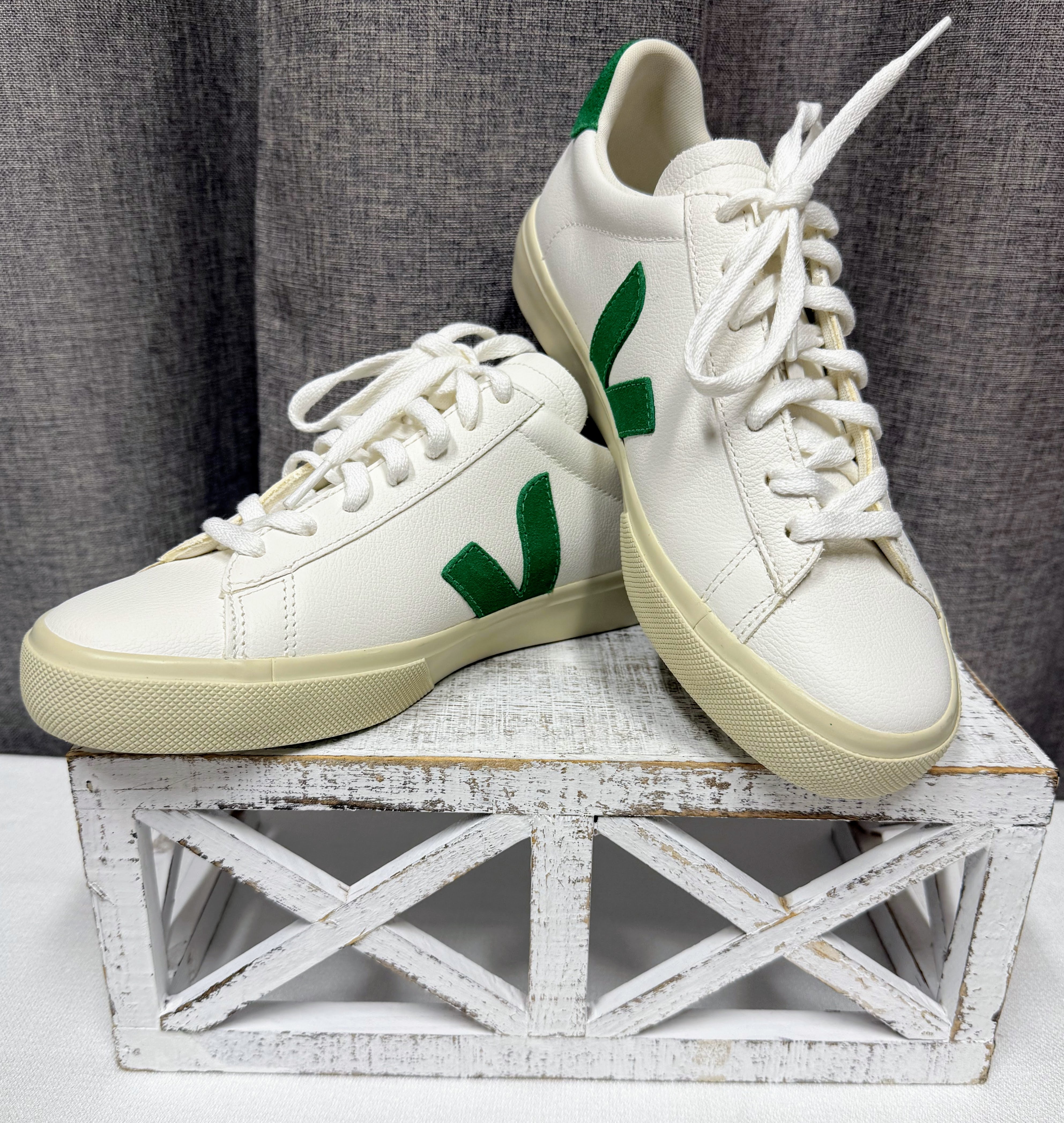 Veja Campo Sneaker | Men's Size 9 (EU 40)