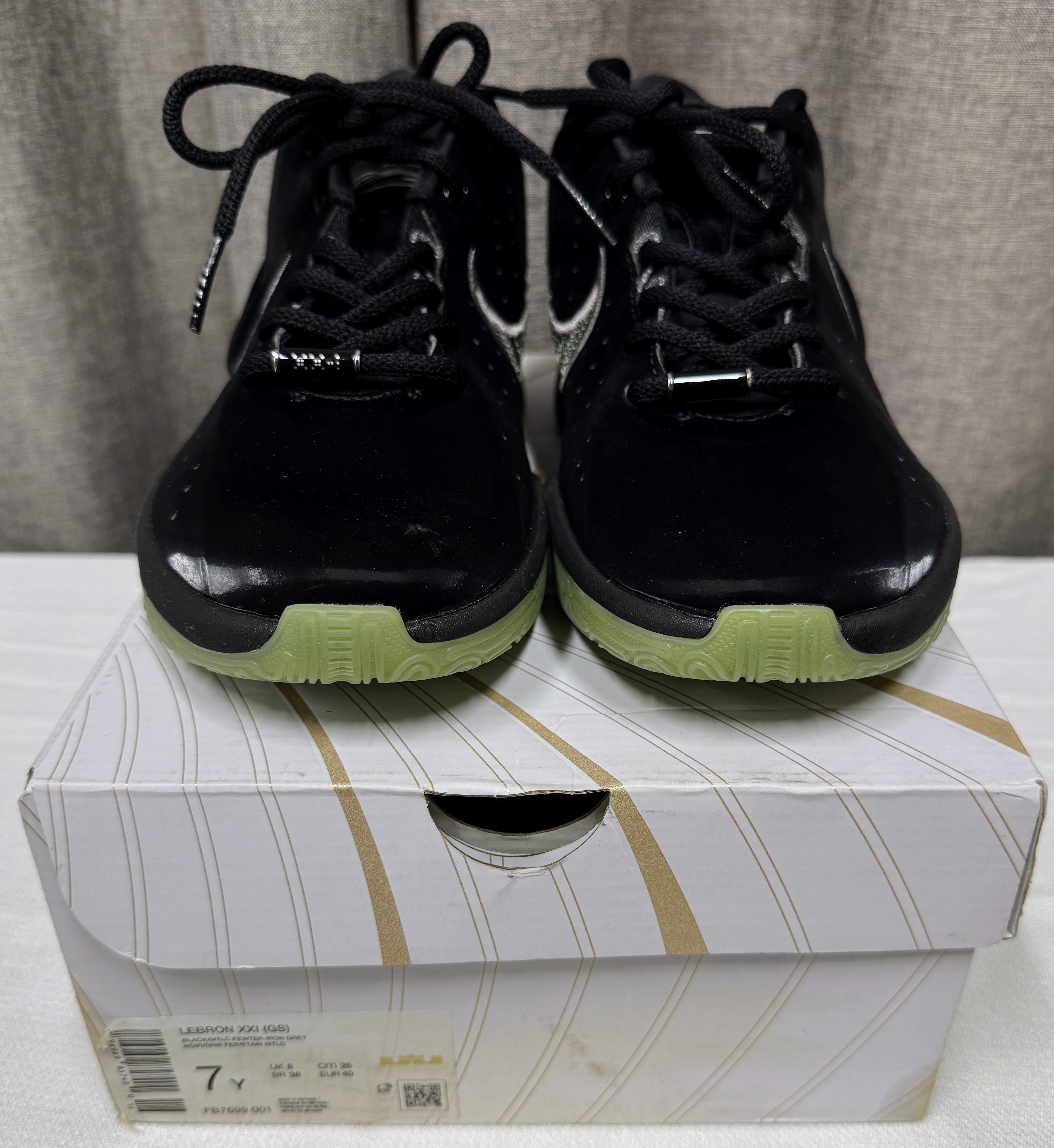 Children's Nike Lebron XXL Shoes | Size 7Y