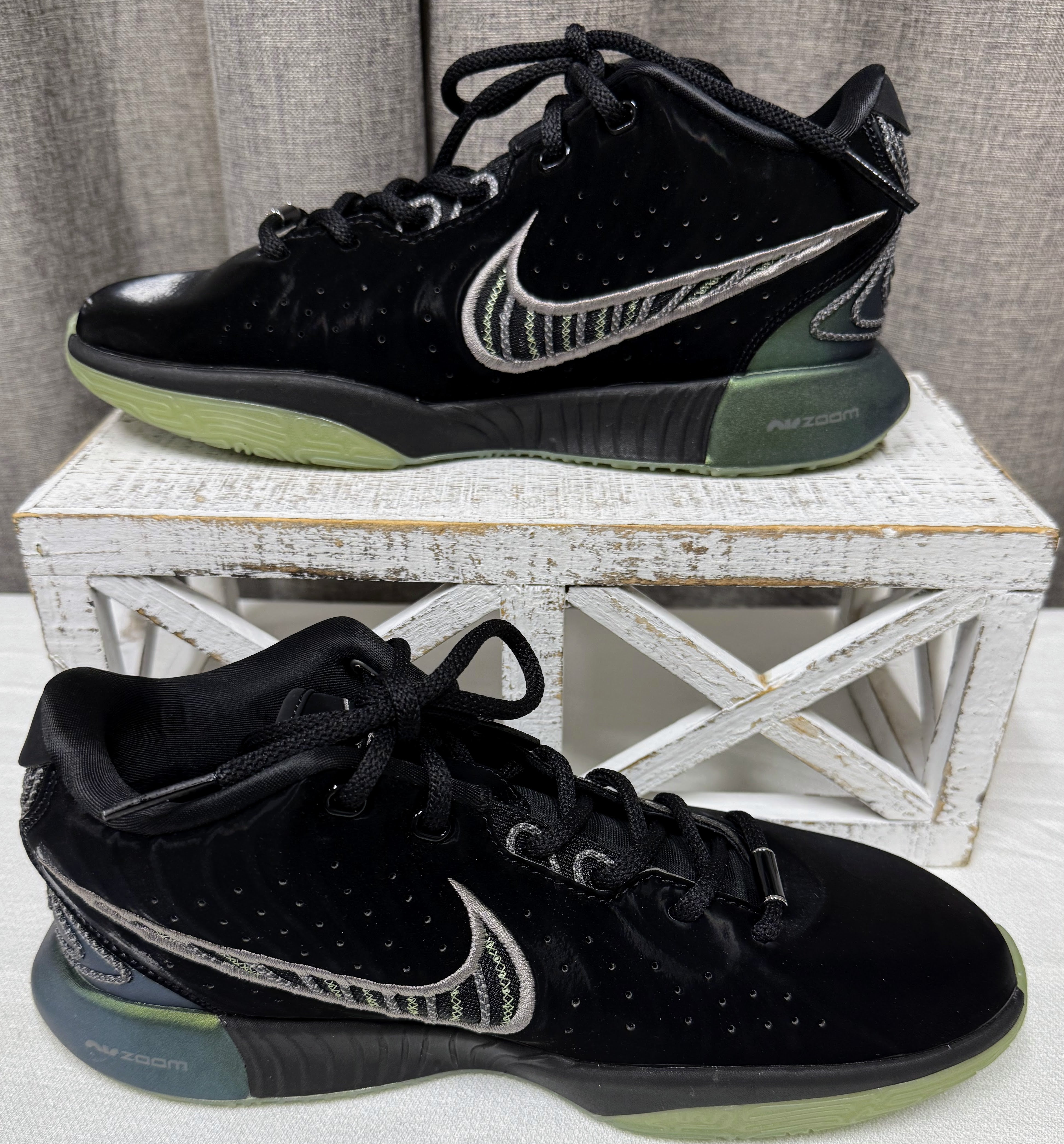 Children's Nike Lebron XXL Shoes | Size 7Y