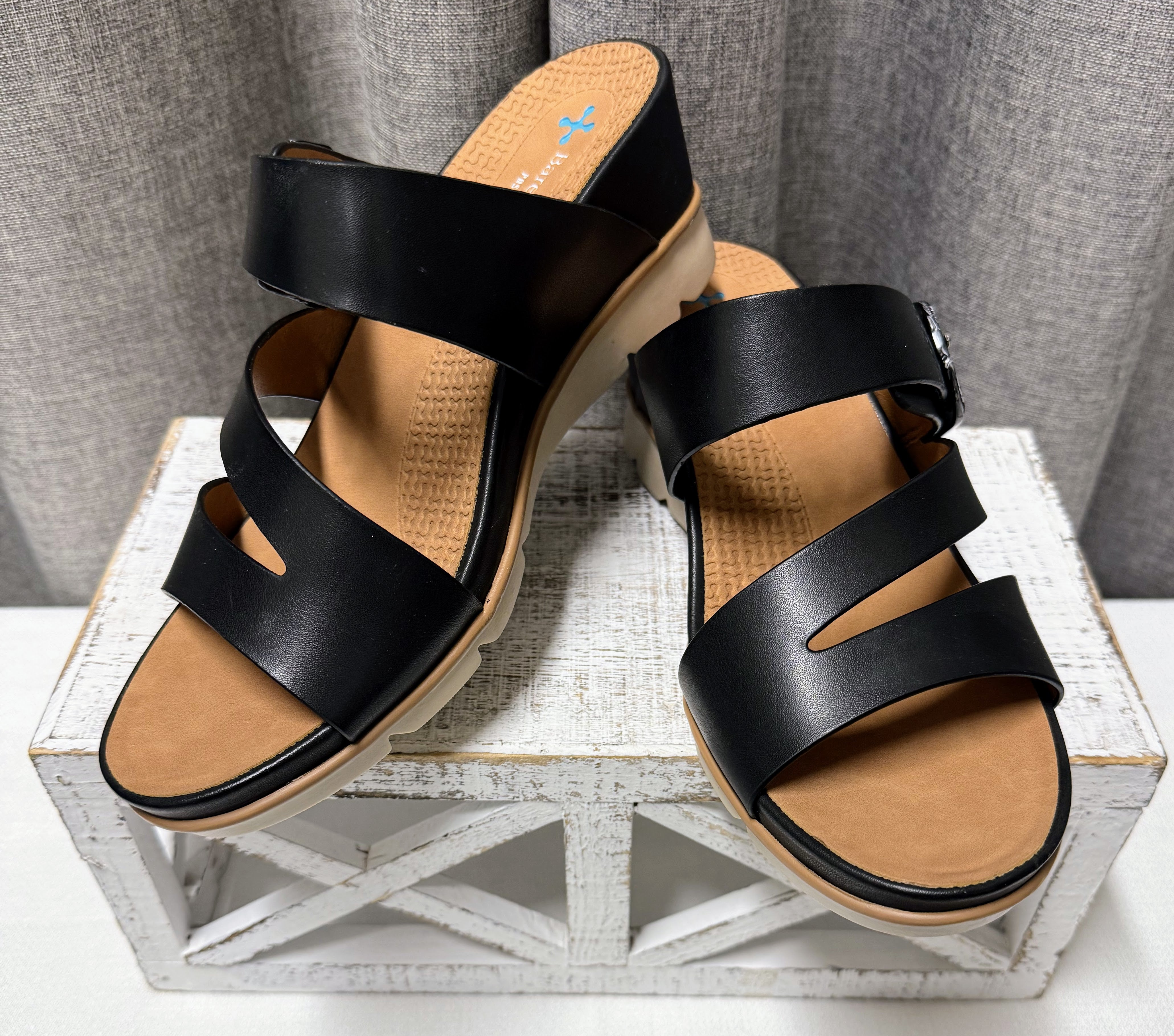 Baretraps Laralee Women's Wedge Sandals | Size 7.5