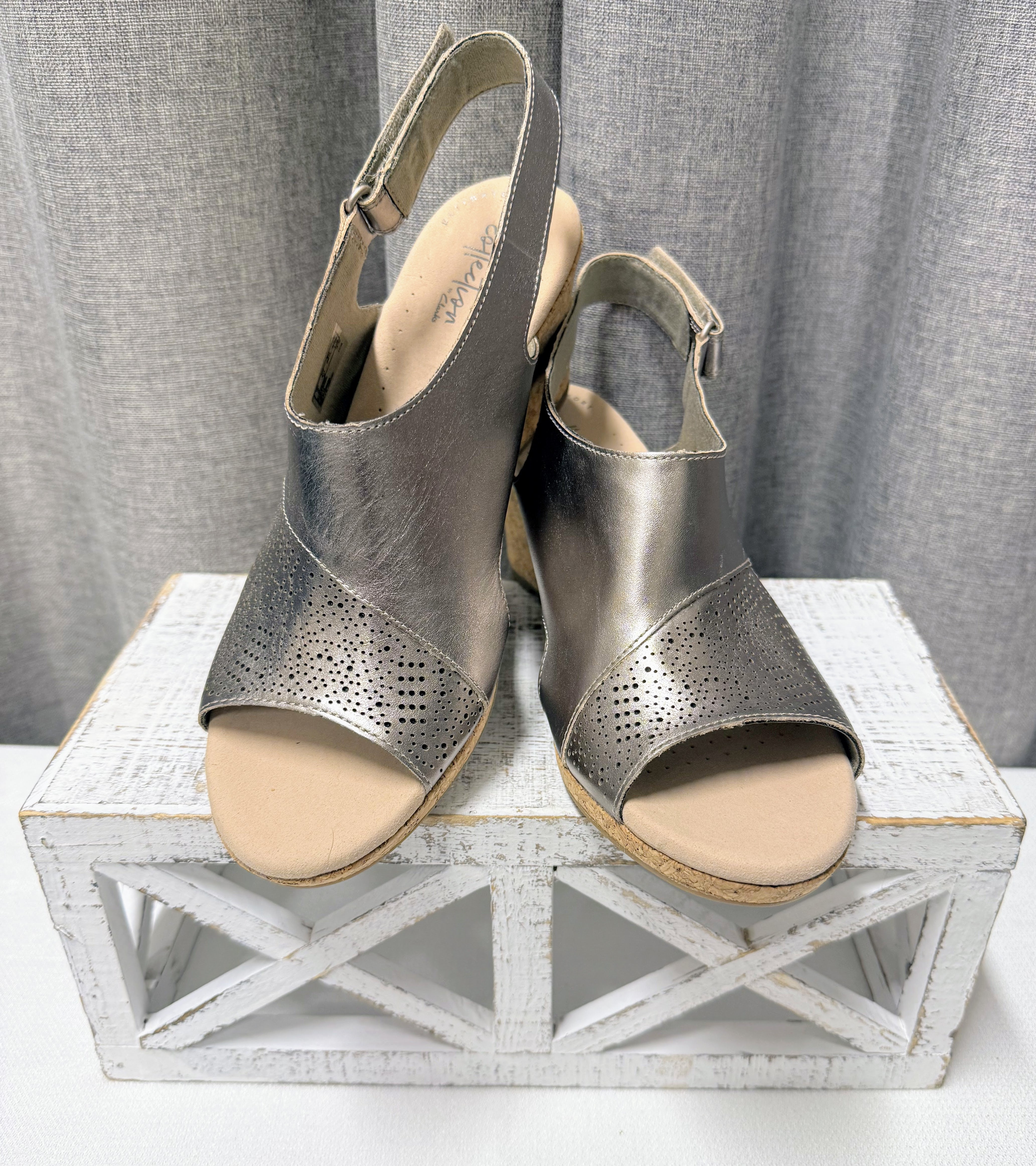 Clarks Lafley Joy Wedges | Size 8.5