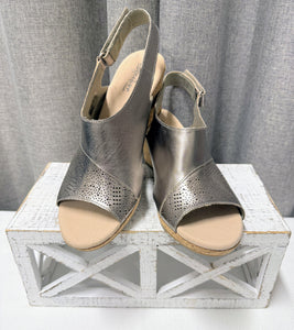 Clarks Lafley Joy Wedges | Size 8.5