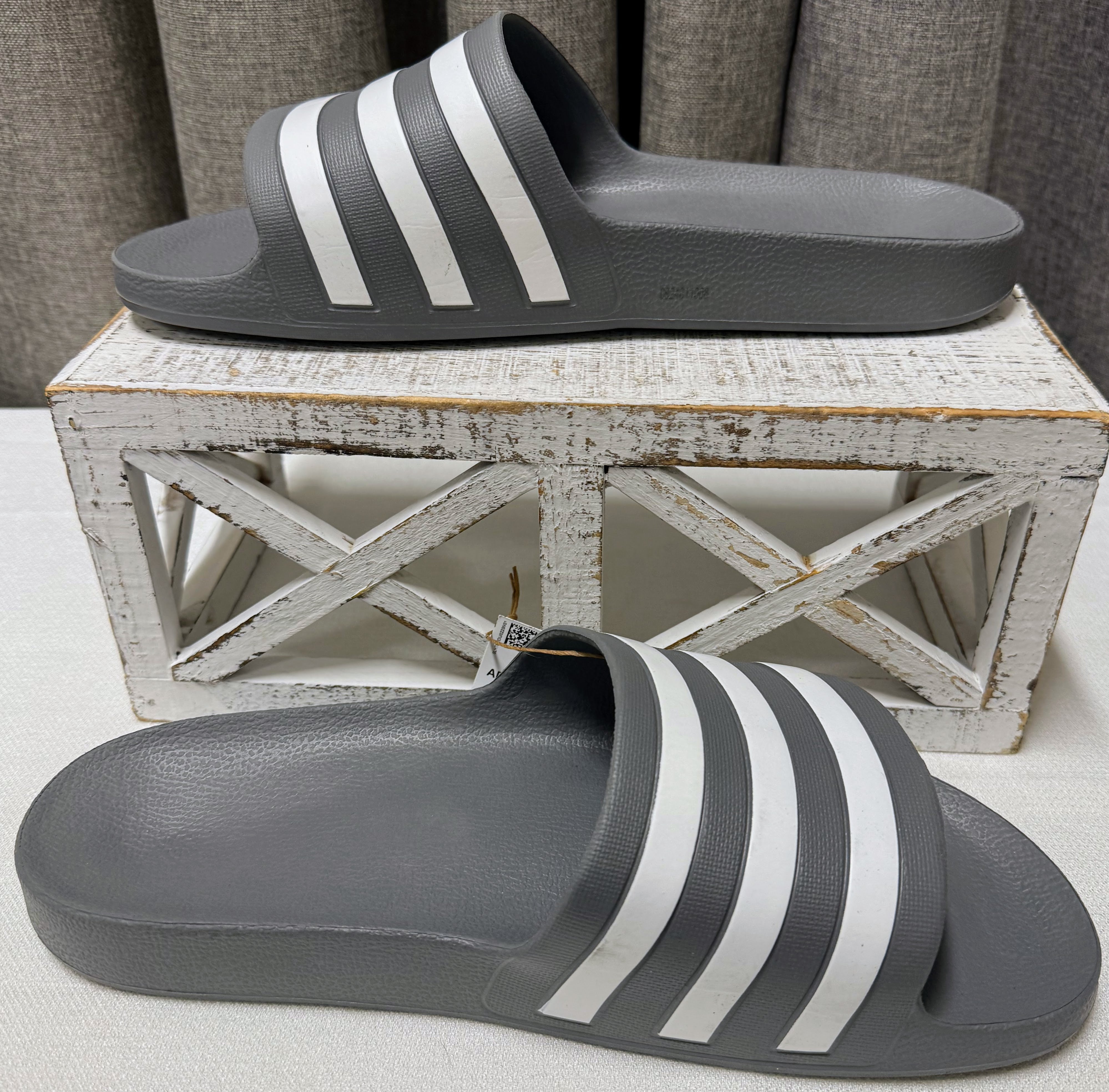 Adidas Adilette Grey/White Unisex Slip-on's | Size 12M/13W