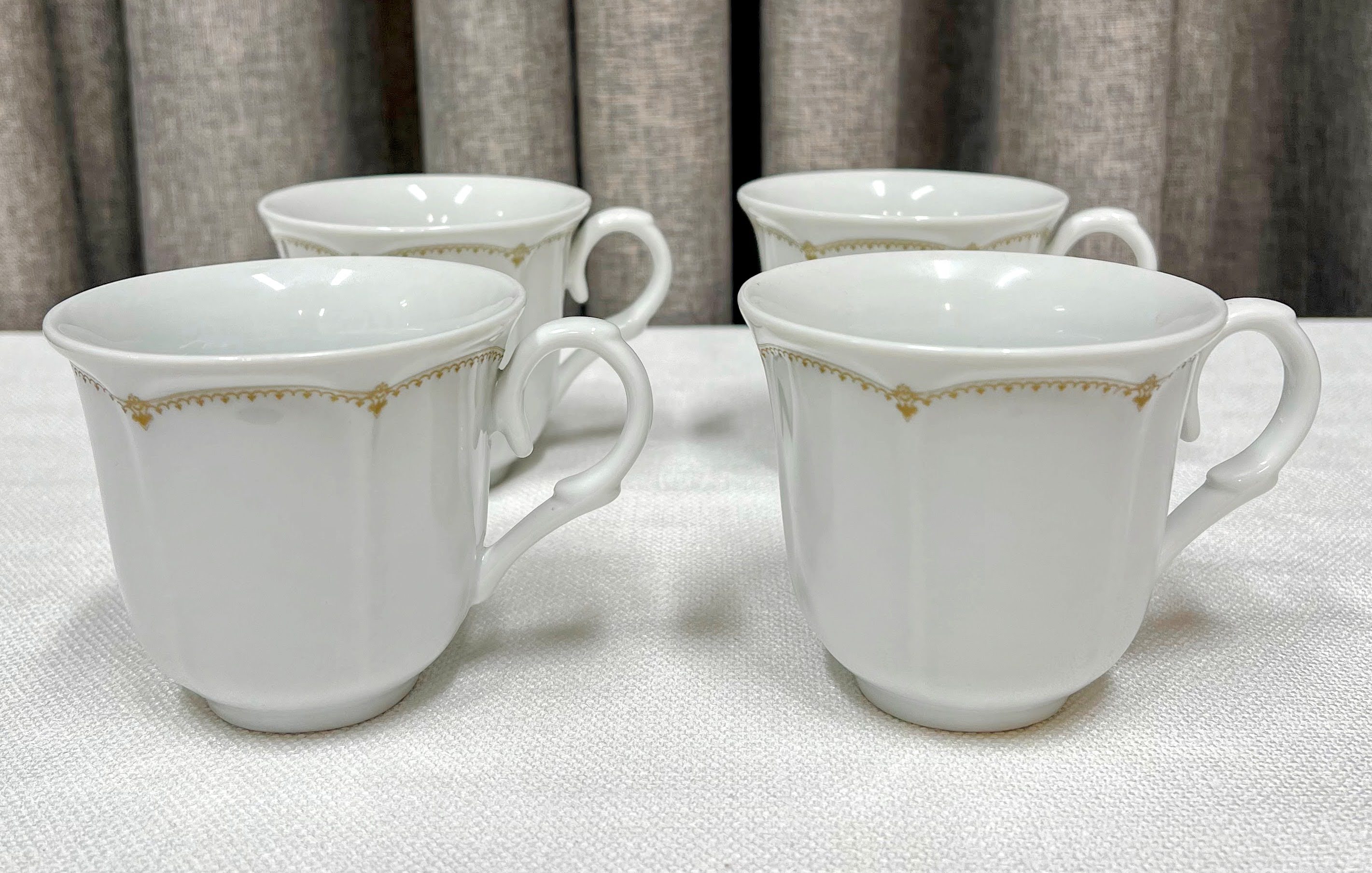 World Market Downton Abbey Set of 4 Tea Cups & Saucers