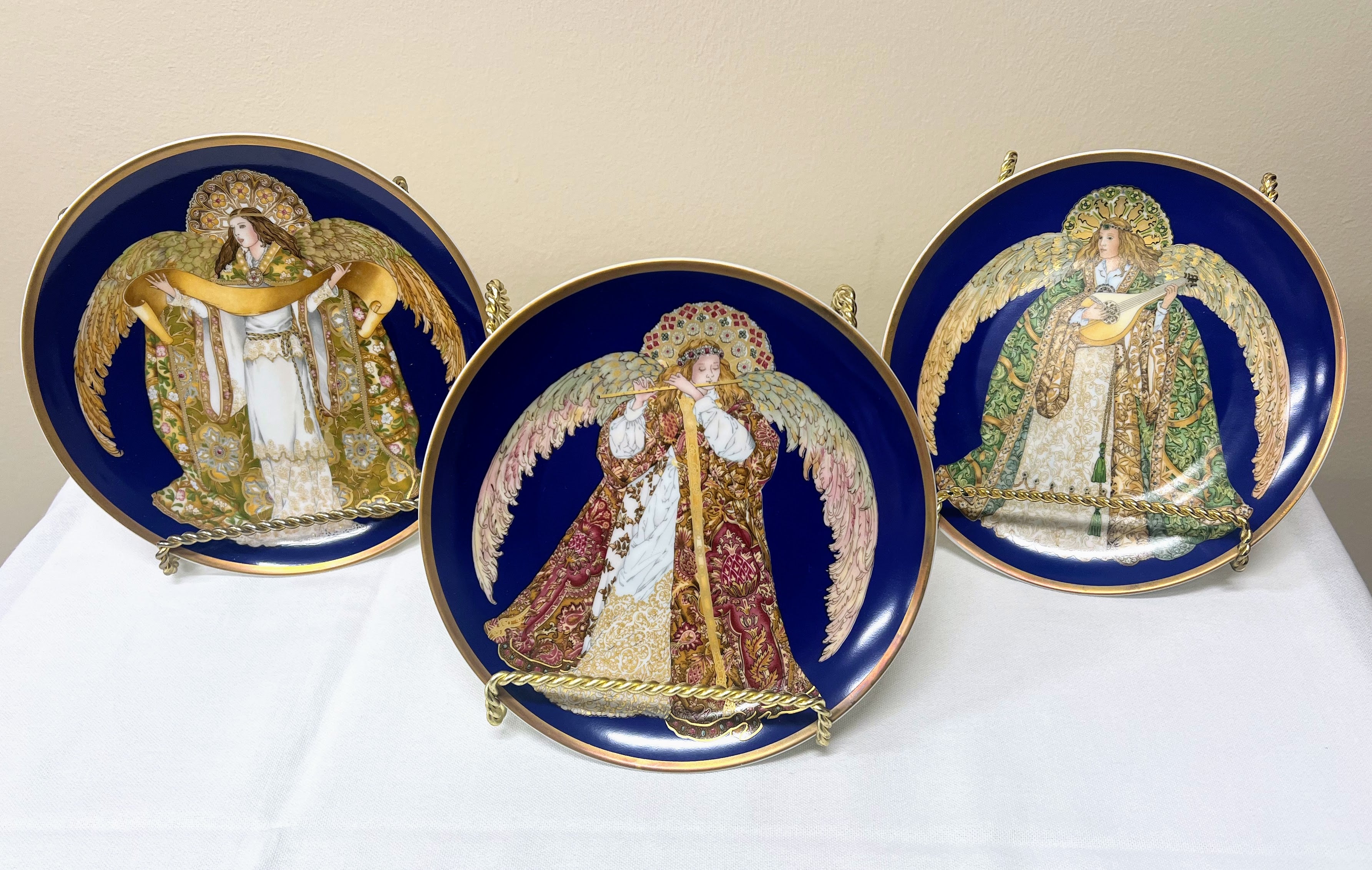 A Concert of Angels "Das Engelskonzert" Plate Collection (3)