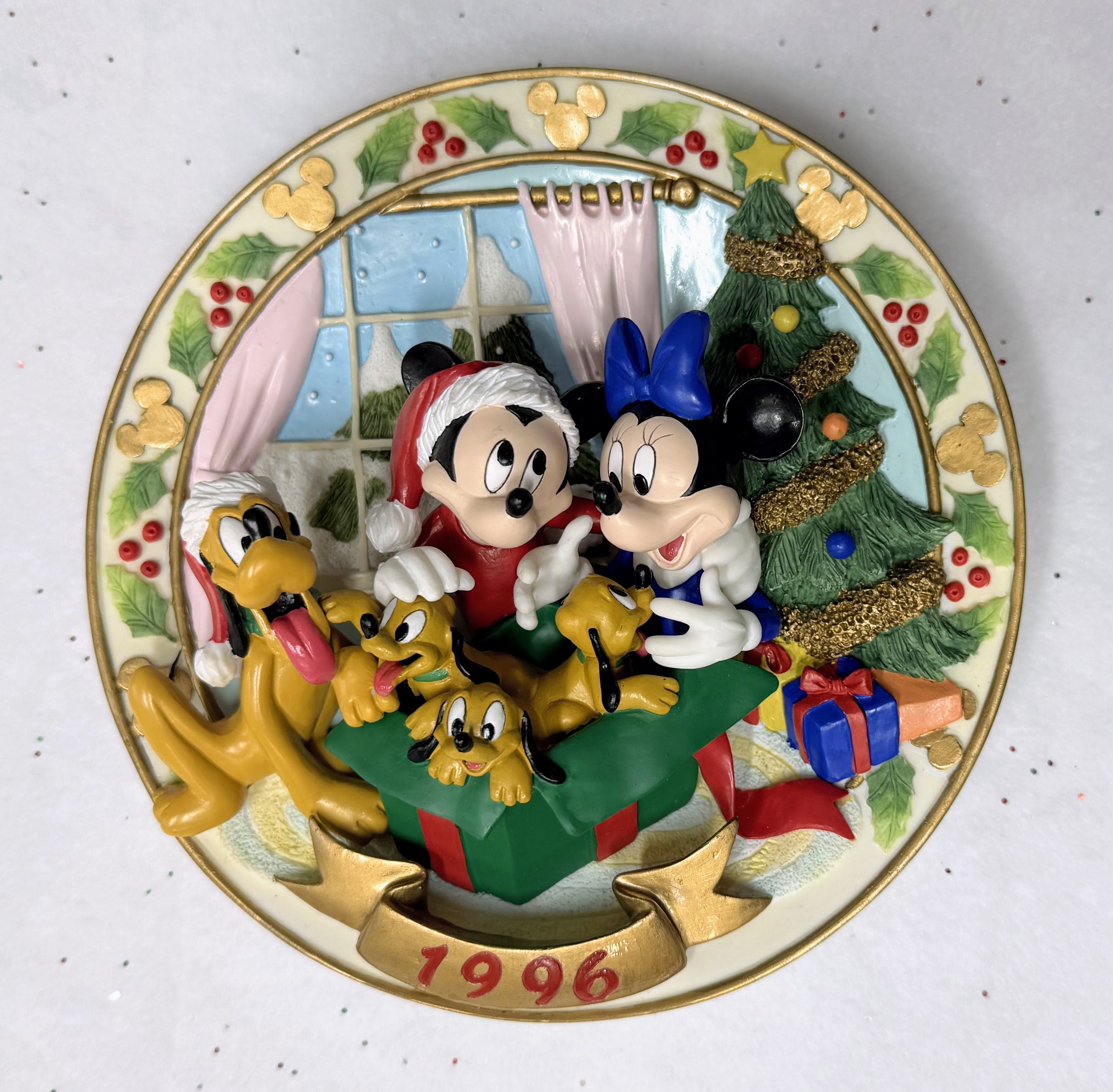 Enesco Mickey, Minnie, and Pluto 1996 3D Holiday Plate